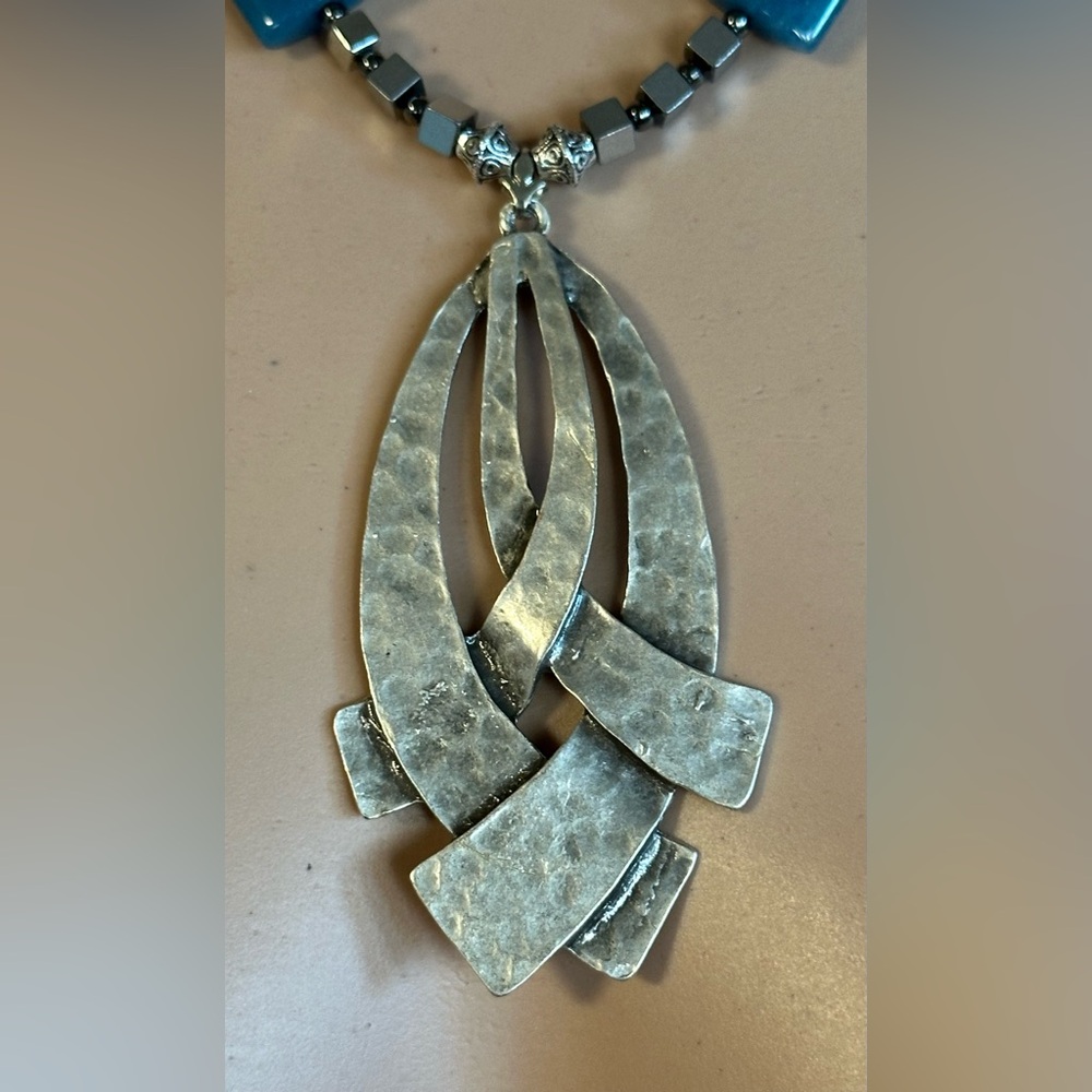 24 inch Angelite and Hematite gemstone bead necklace NWOT - Picture 7 of 11
